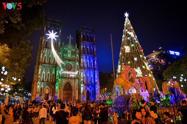 Suasana Hari Natal di Kota Hanoi