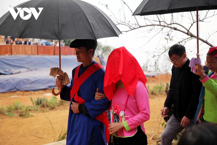 Uniknya Acara Menjemput Pengantin Perempuan dari Warga Etnis Minoritas Giay di Provinsi Lai Chau