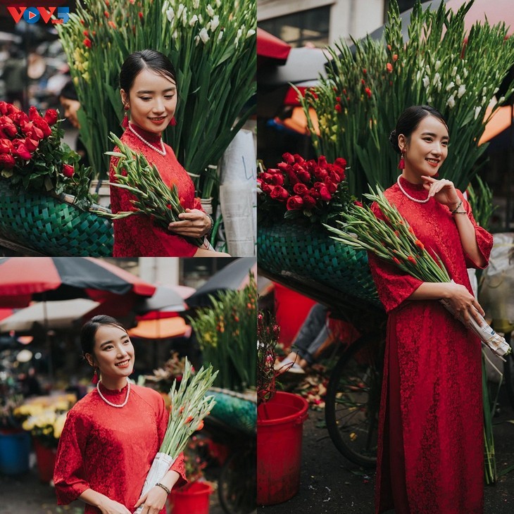 Ao Dai di Jalan pada Musim Semi