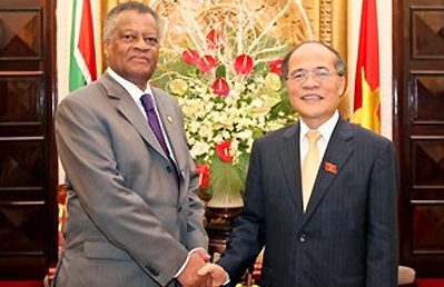 Переговоры между Нгуен Шинь Хунгом и Максом Сисулу