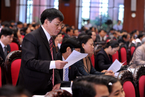 Вопросы образования и финансов стали горячими темами на 2-ой сессии парламента