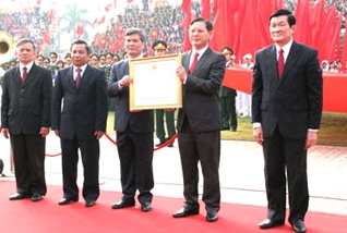 Митинг, посвящённый 180-летию со дня образования провинции Хынг Иен