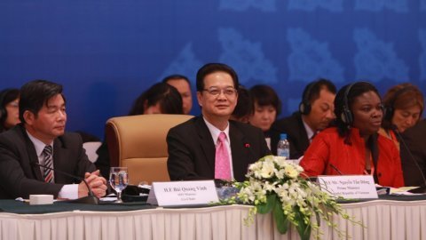 Доноры обязались предоставить Вьетнаму около 7,4 млрд. долларов  в 2012 году