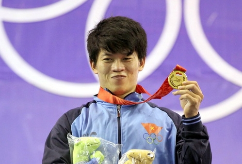 Вьетнамский штангист Чан Ле Куок Тоан