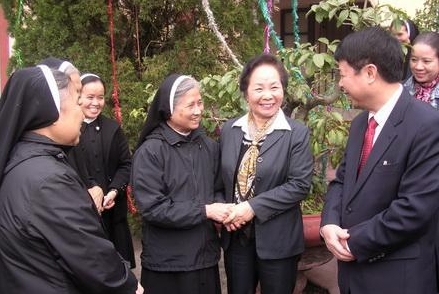 Вице-президент СРВ посетила католический приход Кимшон в связи с Рождеством
