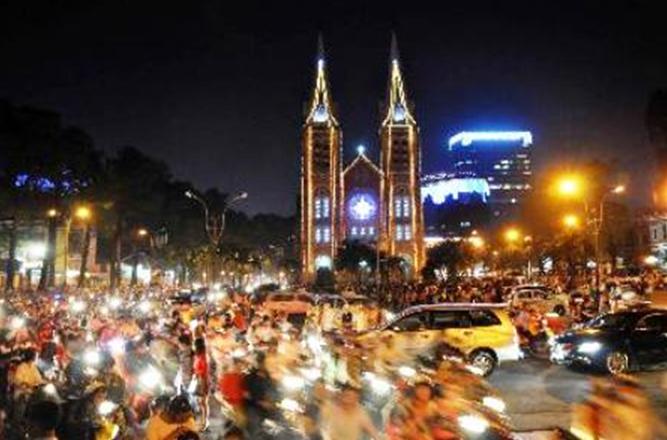 Тёплое Рождество в городе Хошимине