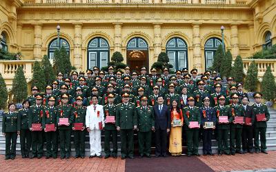 Встреча между президентом СРВ и курсантами Вьетнамского военного училища
