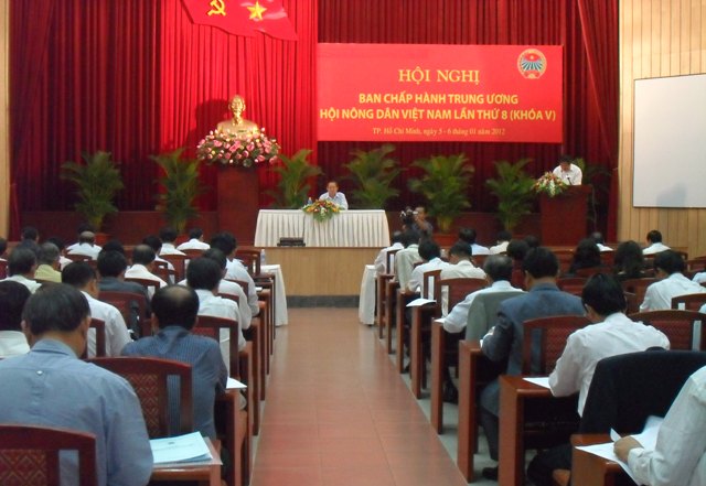 8-ая сессия Исполкома ЦК Общества вьетнамских крестьян 5-го созыва