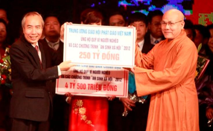 10-летнее выполнение программы «Возмемся за руки во имя малоимущих»