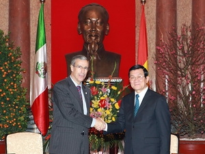 Президент СРВ принял председателя Верхней палаты мексиканского парламента