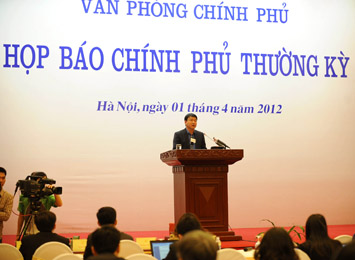 Пресс-конференция по итогам мартовского заседания вьетнамского правительства