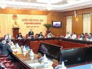 Постоянный комитет вьетнамского парламента обсудил 3 законопроекта