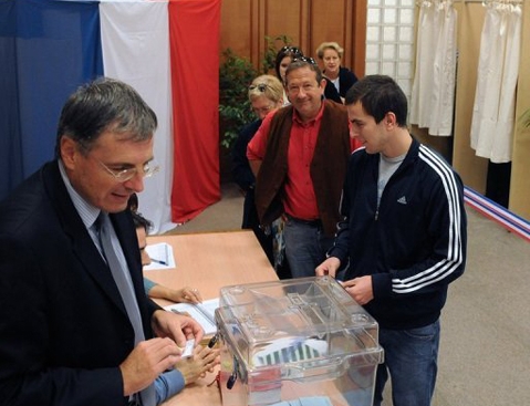 Во Франции начался первый тур выборов президента