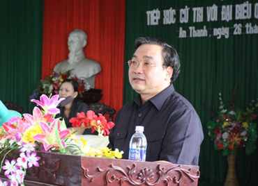 Вице-премьер Хоанг Чунг Хай встретился с избирателями провинции Тхайбинь