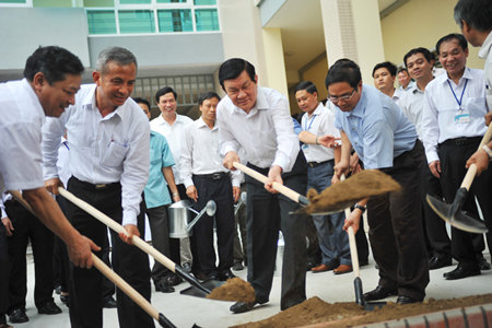 Рабочая поездка президента Чыонг Тан Шанга в провинцию Куангнинь