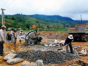 Саудовская Аравия окажет Вьетнаму помощь для развития деревенского транспорта
