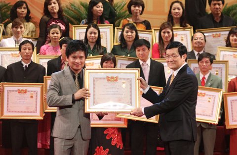 Церемония вручения государственной премии в области литературы и искусства