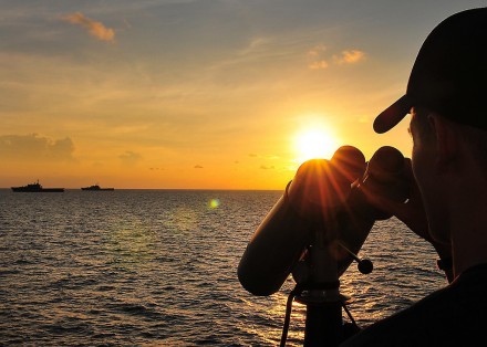 КНР следует проводить переговоры по разрешению споров со всеми...