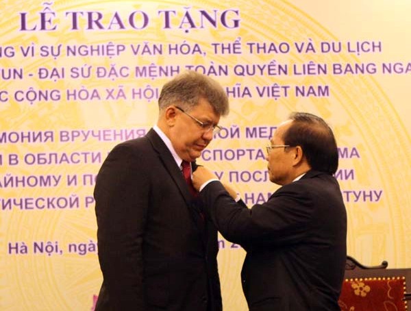 Вручение памятной медали «За дело развития культуры, спорта и туризма»