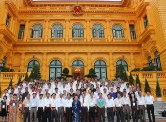 Нгуен Тхи Зоан встретилась с крестьянами, успешно занимающимися производством