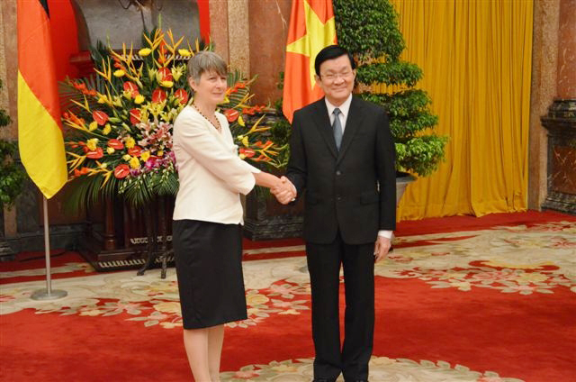 Президент СРВ Чыонг Тан Шанг принял верительные грамоты от новых послов стран