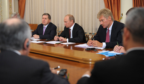 Вьетнам принимает участие во встрече руководителей профсоюзных центров...