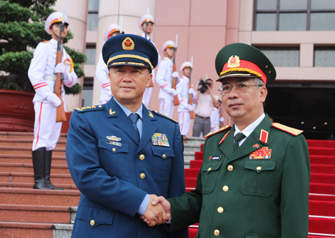 Территориальные споры в Восточном море должны быть разрешены на всесторонней...