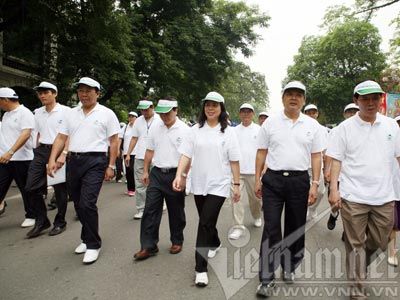 В городе Халонге состоялся марш на тему «Ради здорового сердца»