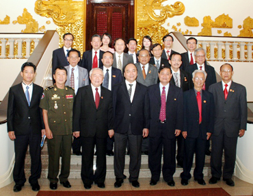 Вице-премьер Нгуен Суан Фук принял делегацию кабоджийских граждан