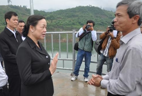 Поездка заведующей агитационным отделом ЦК КПВ Ха Тхи Кхиет в провинцию Куангнам