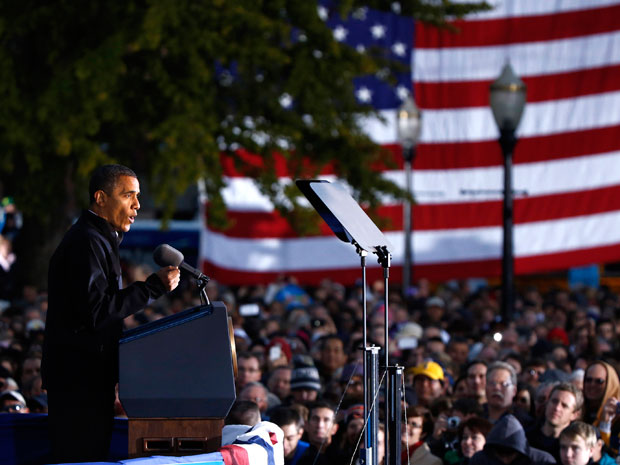 Барак Обама продолжает опережать Митта Ромни