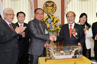 Спикер парламента Нгуен Шинь Хунг посетил таиландскую провинцию Удон Тхани