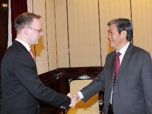 Динь Тхэ Хуинь принял делегацию Левой партии Германии