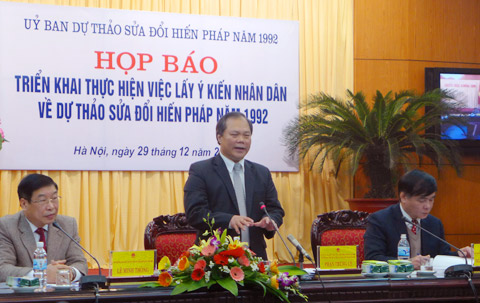 Начался сбор мнений населения по проекту внесения поправок в Конституцию страны