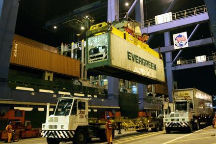 Вьетнамские предприятия приступили к работе в новом году