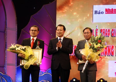 Вручение призов авторам лучших письменных работ о сельском хозяйстве, деревне...