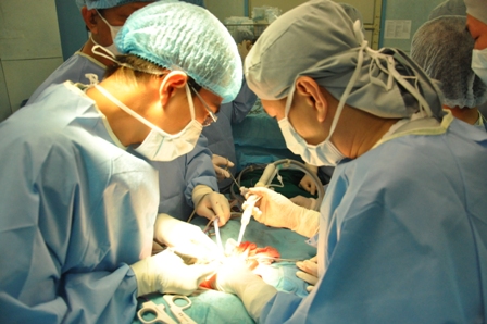 Чыонг Тан Шанг направил поздравления коллективу детской больницы г.Хошимина