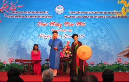 В Ханое прошла встреча с зарубежными гостями по случаю Нового года