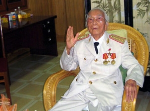 Министр обороны СРВ поздравил генерала армии Во Нгуен Зяпа с Новым годом