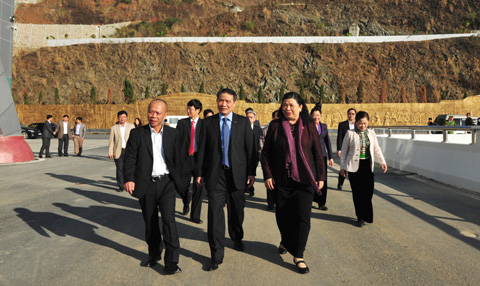 Тонг Тхи Фонг поздравила жителей уезда Мыонгла с наступающим Новым годом