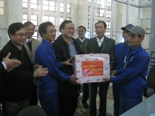 Вице-премьер Хоанг Чунг Хай совершил поездку в провинцию Намдинь