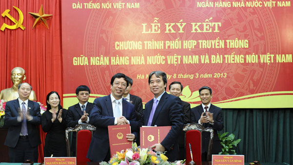 Сотрудничество в пропагандистской работе между Голосом Вьетнама и Госбанком