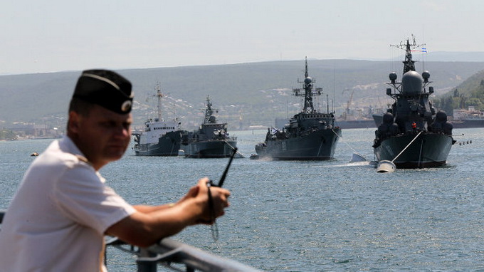 Россия проводит военные учения в Черном море