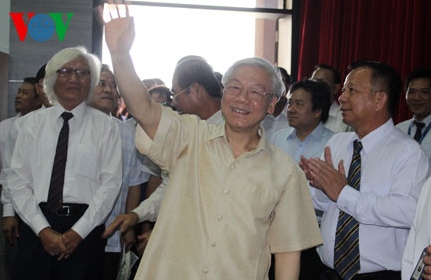 Генеральный секретарь ЦК КПВ Нгуен Фу Чонг посетил провинцию Биньзыонг