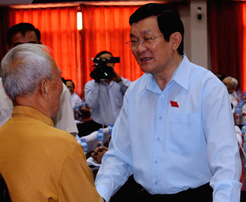 Президент Чыонг Тан Шанг встретился с избирателями 4-го района г.Хошимина