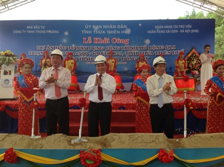 Нгуен Суан Фук принял участие в церемонии строительства туннелей через перевалы Фузя и Фыоктыонг