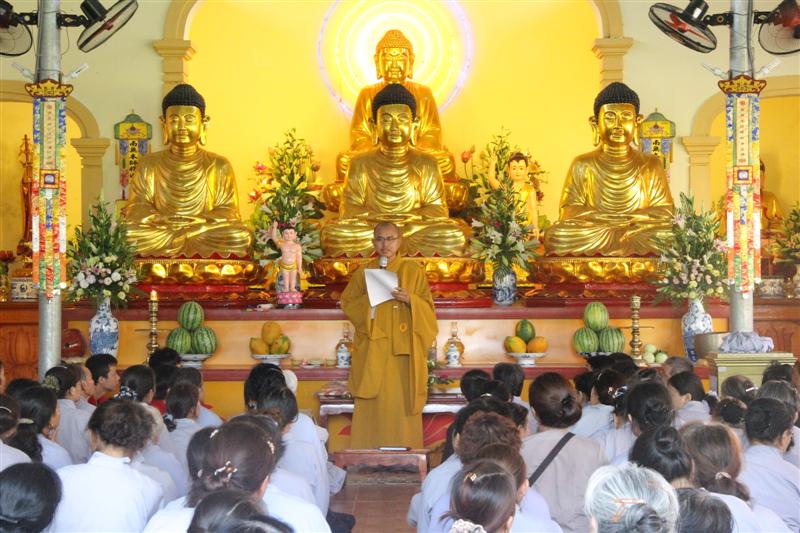 Во Вьетнаме отмечается 2557-летие со дня рождения Будды