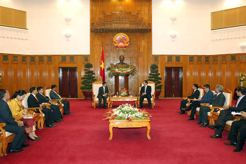 Премьер-министр Нгуен Тан Зунг принял министра, заведующего канцелярией лаосского правительства