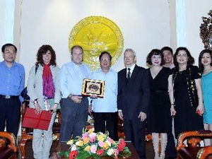 Во Вьетнаме с рабочим визитом находится делегация ПКВ Италии