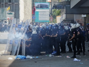 В Турции и Болгарии продолжается волна демонстраций